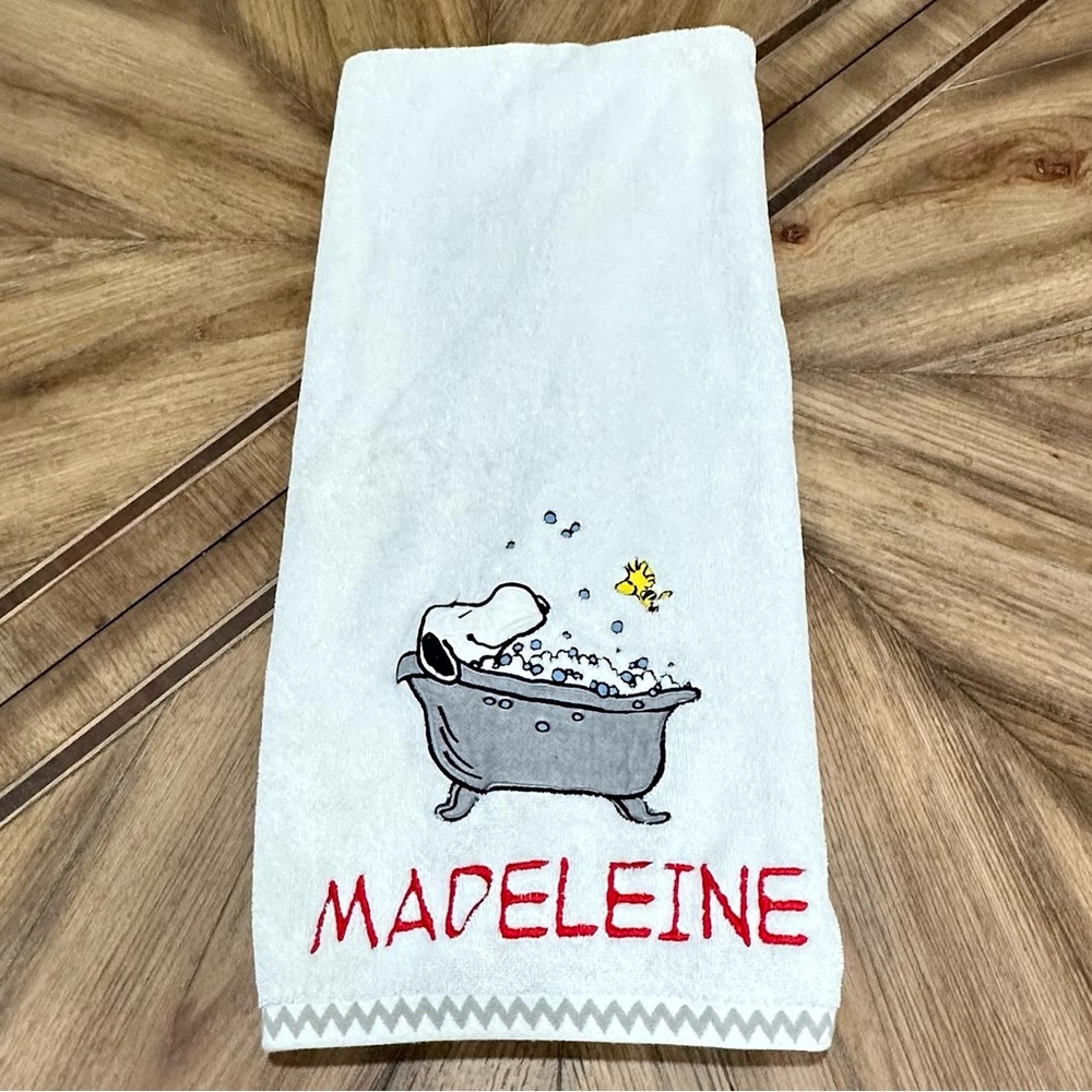 EUC Pottery Barn Kids Peanuts® Bath Towel Monogramed Madeleine